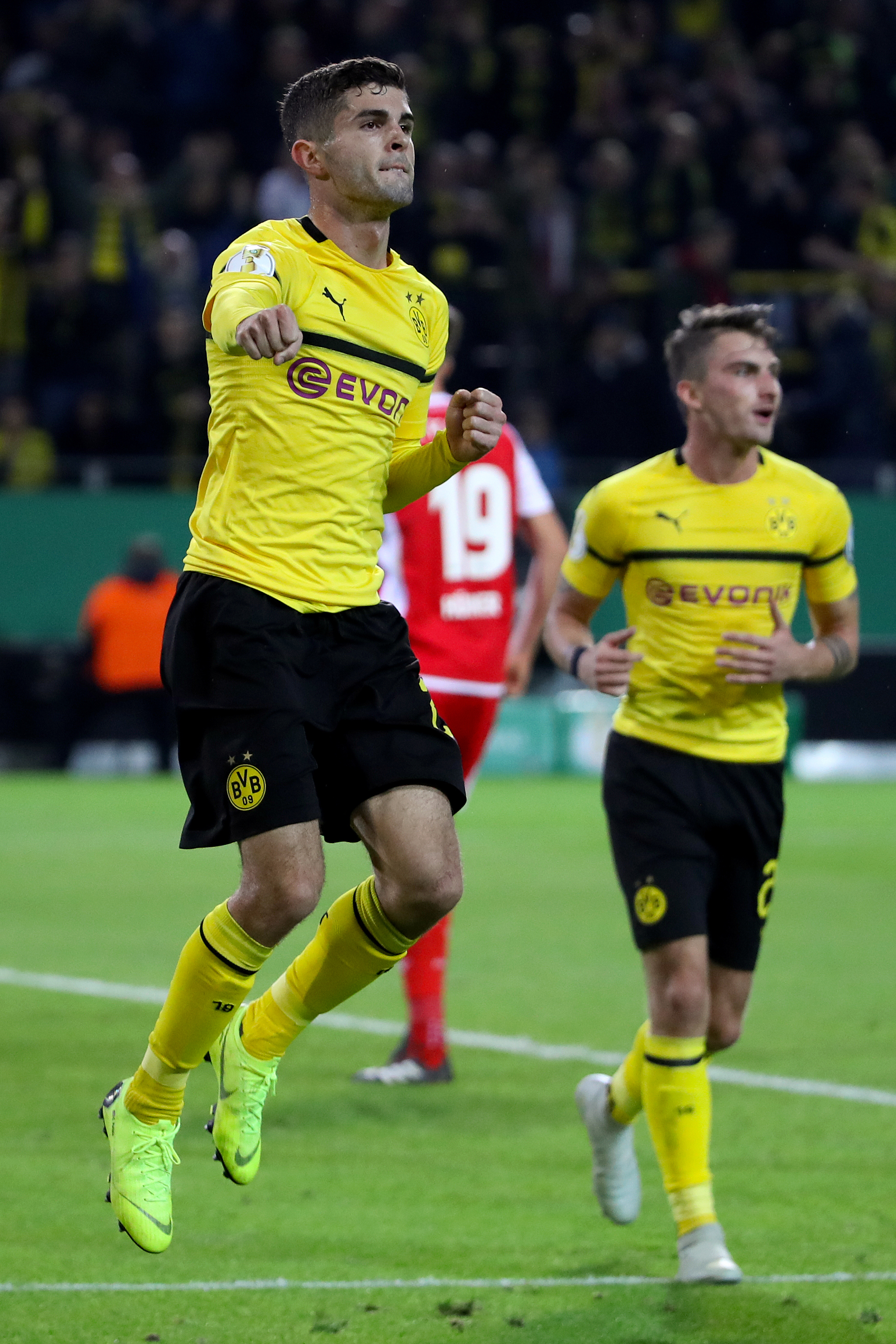 安全稳定的体育直播网站-全场球迷高喊佩德里